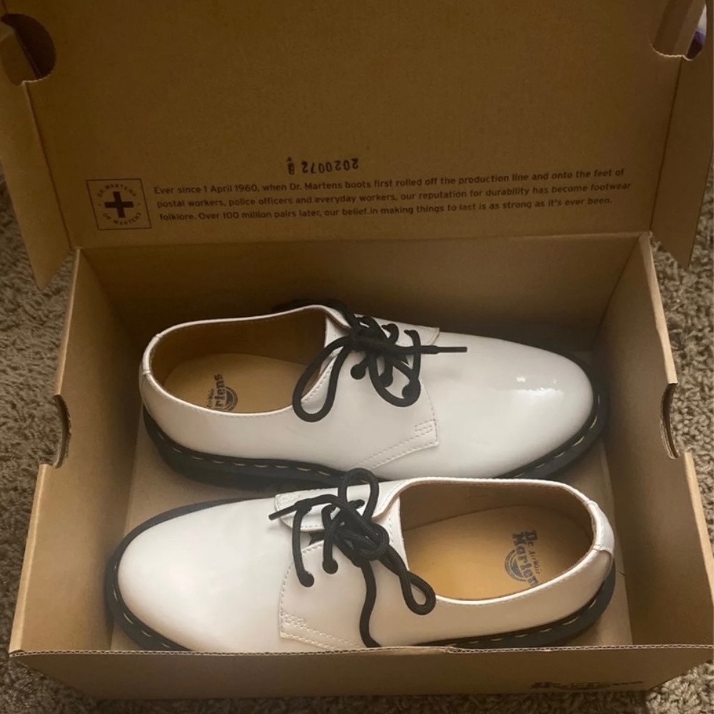 Dr. Martens white Oxford